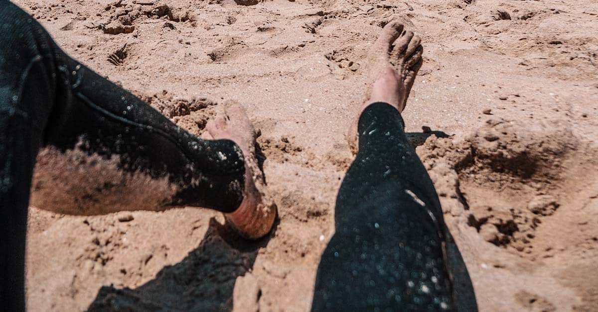 Avoid sand and dirt when taking off and putting on a wetsuit.