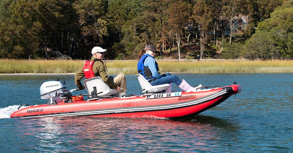 With speeds up to 15mph, the Sea Eagle FastCat12 quickly gets you to your destination.